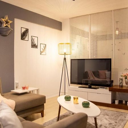 Amazing Flat Near The Coast With A Delightful Shared Terrace Close To Public Transportation In Karsiyaka İzmir Buitenkant foto