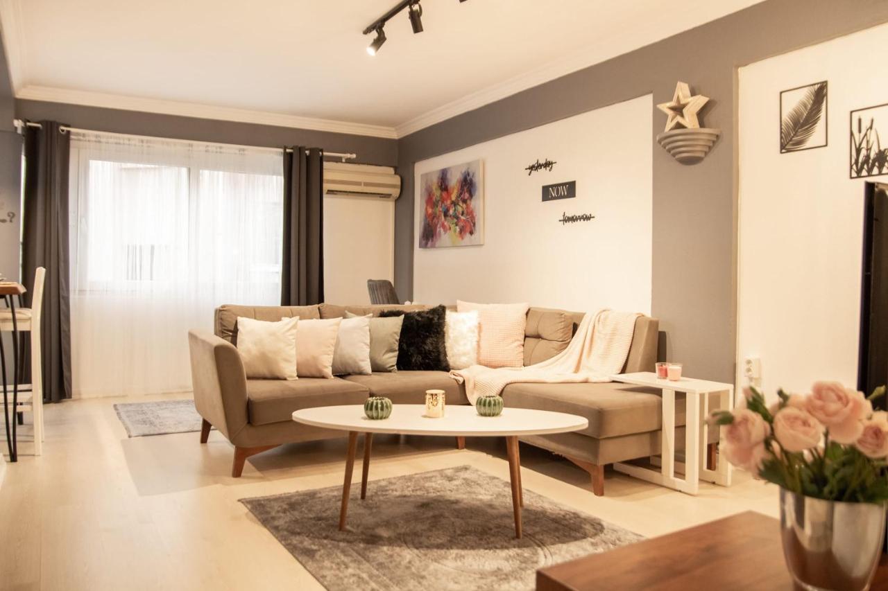 Amazing Flat Near The Coast With A Delightful Shared Terrace Close To Public Transportation In Karsiyaka İzmir Buitenkant foto